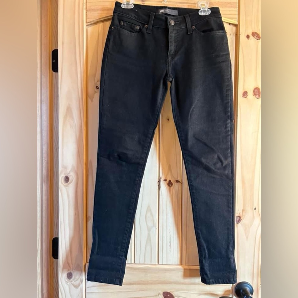 Jeans black.